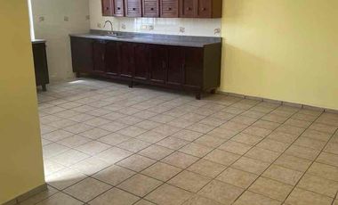 Gran oportunidad de inversión, Casa En venta en Col. Las Palomas, Irapuato