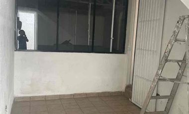 Gran oportunidad de inversión, Casa En venta en Col. Las Palomas, Irapuato