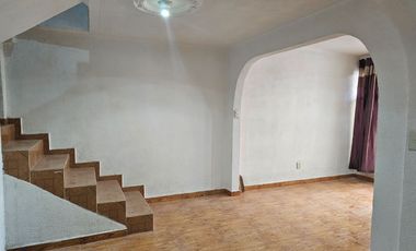 Casa en Venta en Toluca cerca Alfredo del Mazo 4 recamaras