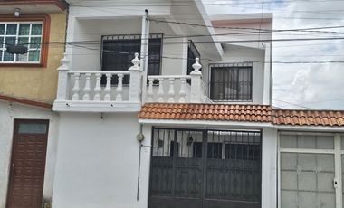 Casa en Venta en Toluca cerca Alfredo del Mazo 4 recamaras