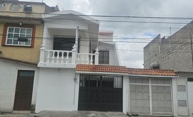 Casa en Venta en Toluca cerca Alfredo del Mazo 4 recamaras