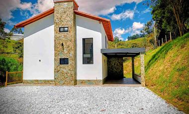 SE ARRIENDA FINCA EN ALTOS DEL TABLAZO. RIONEGRO