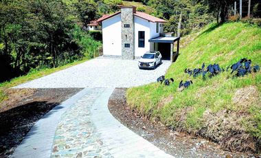 SE ARRIENDA FINCA EN ALTOS DEL TABLAZO. RIONEGRO