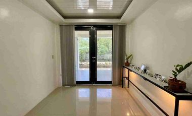 FOR SALE: MODERN ELEGANT RETIREMENT HOME WITH SPACIOUS BACKYARD