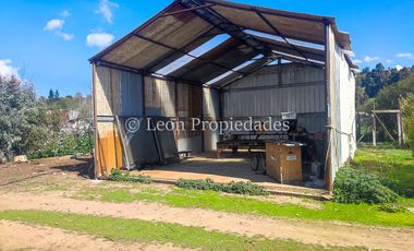 Leon Propiedades vende parcela con 2 casas y un galpón en camino el toro, Curacaví.