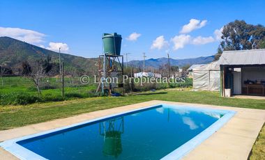 Leon Propiedades vende parcela con 2 casas y un galpón en camino el toro, Curacaví.