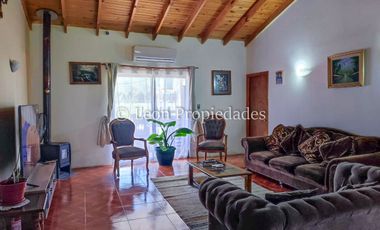 Leon Propiedades vende parcela con 2 casas y un galpón en camino el toro, Curacaví.