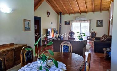 Leon Propiedades vende parcela con 2 casas y un galpón en camino el toro, Curacaví.