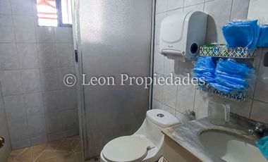 Leon Propiedades vende parcela con 2 casas y un galpón en camino el toro, Curacaví.