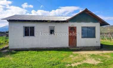 Leon Propiedades vende parcela con 2 casas y un galpón en camino el toro, Curacaví.