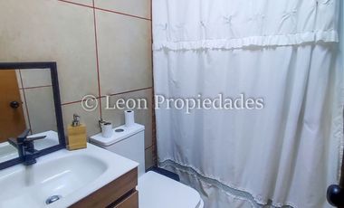 Leon Propiedades vende parcela con 2 casas y un galpón en camino el toro, Curacaví.