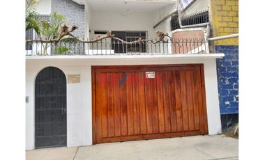 Hermosa Casa De 2 Pisos En Venta En La Urb Santa Ana//ID:1152111