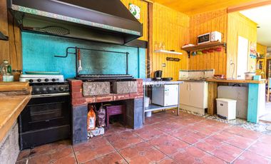 AMPLIA PROP. COMERCIAL O HABITACIONAL A PASOS DEL HOSPITAL