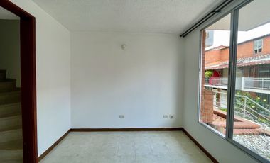 Extraordinaria casa en la Villa Olimpica con vista a las montañas en conjunto con piscina. Pereira - Colombia.