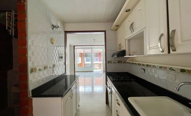 Extraordinaria casa en la Villa Olimpica con vista a las montañas en conjunto con piscina. Pereira - Colombia.