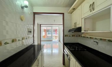 Extraordinaria casa en la Villa Olimpica con vista a las montañas en conjunto con piscina. Pereira - Colombia.