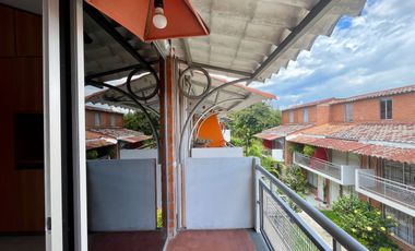 Extraordinaria casa en la Villa Olimpica con vista a las montañas en conjunto con piscina. Pereira - Colombia.