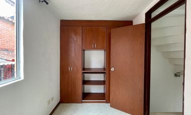 Extraordinaria casa en la Villa Olimpica con vista a las montañas en conjunto con piscina. Pereira - Colombia.