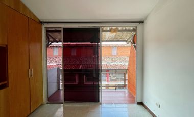 Extraordinaria casa en la Villa Olimpica con vista a las montañas en conjunto con piscina. Pereira - Colombia.