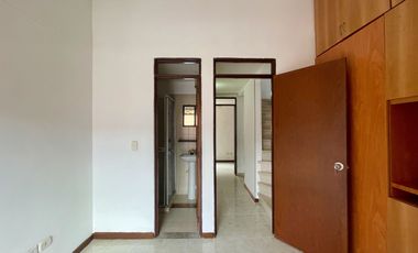 Extraordinaria casa en la Villa Olimpica con vista a las montañas en conjunto con piscina. Pereira - Colombia.