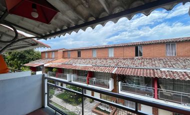 Extraordinaria casa en la Villa Olimpica con vista a las montañas en conjunto con piscina. Pereira - Colombia.