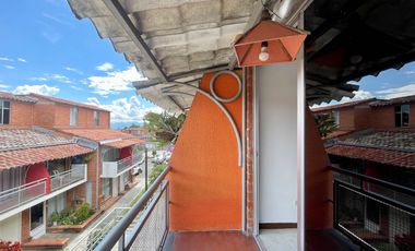 Extraordinaria casa en la Villa Olimpica con vista a las montañas en conjunto con piscina. Pereira - Colombia.