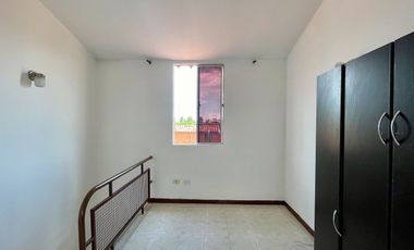 Extraordinaria casa en la Villa Olimpica con vista a las montañas en conjunto con piscina. Pereira - Colombia.