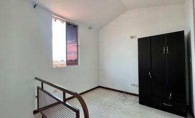 Extraordinaria casa en la Villa Olimpica con vista a las montañas en conjunto con piscina. Pereira - Colombia.