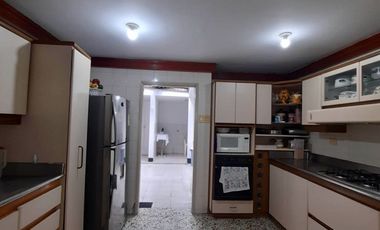 VENDO AMPLIA CASA EN EL BARRIO SAN FERNANDO CUBA