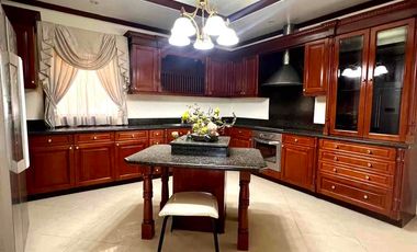 6 Bedroom House with swimming pool for rent