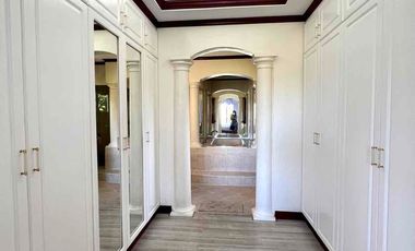 6 Bedroom House with swimming pool for rent