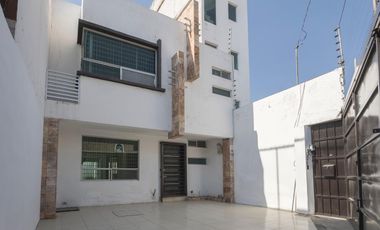 CASA EN VENTA CERCA DE LA RECTA A CHOLULA EN COLONIA BELLO HORIZONTE