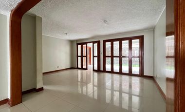 Casa amplia en zona segura en  Cedros de Villa