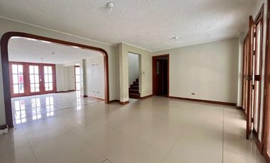 Casa amplia en zona segura en  Cedros de Villa