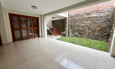 Casa amplia en zona segura en  Cedros de Villa