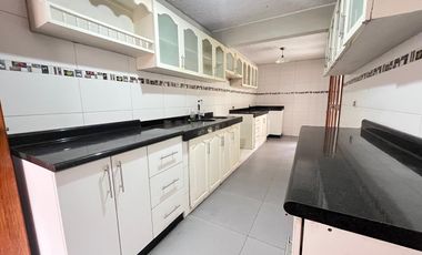 Casa amplia en zona segura en  Cedros de Villa