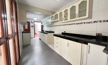 Casa amplia en zona segura en  Cedros de Villa