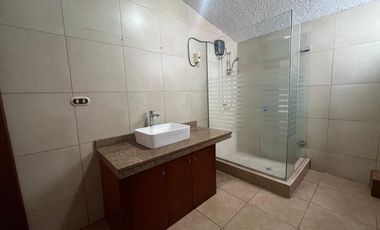 Casa amplia en zona segura en  Cedros de Villa