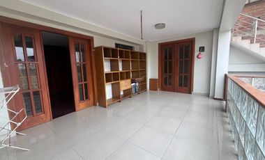 Casa amplia en zona segura en  Cedros de Villa