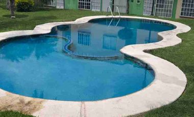 casa dos niveles una recámara con posibilidad de ampliación privada con alberca acepta Infonavit