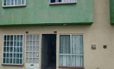 casa dos niveles una recámara con posibilidad de ampliación privada con alberca acepta Infonavit