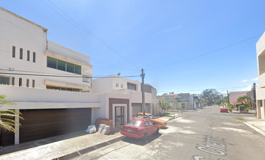 CASA EN VENTA CALLE: CHERNA #200 FRACCIONAMIENTO COSTA DE OROCP. 94299MUNICIPIO: BOCA DEL RIOESTADO: VERACRUZ