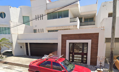 CASA EN VENTA CALLE: CHERNA #200 FRACCIONAMIENTO COSTA DE OROCP. 94299MUNICIPIO: BOCA DEL RIOESTADO: VERACRUZ