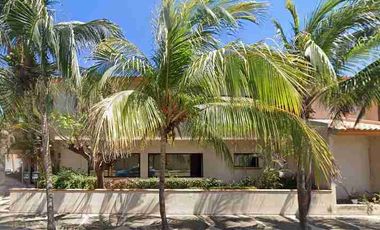 CASA EN VENTA CALLE: SALMON #127 FRACCIONAMIENTOCOSTA DE OROCP. 94299MUNICIPIO: BOCA DEL RIOESTDADO: VERACRUZ