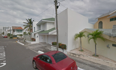 CASA EN VENTA CALLE: SALMON #396 FRACCIONAMIENTOCOSTA DE OROCP. 94299MUNICIPIO: BOCA DEL RIOESTADO: VERACRUZ