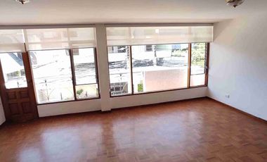 Casa en renta, ideal para negocios, capacitaciones, coworking. 227 m2. sector Quicentro Norte..Quito