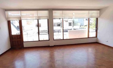 Casa en renta, ideal para negocios, capacitaciones, coworking. 227 m2. sector Quicentro Norte..Quito