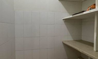 Gran casa esquina de uso comercial y/o habitacional en venta.