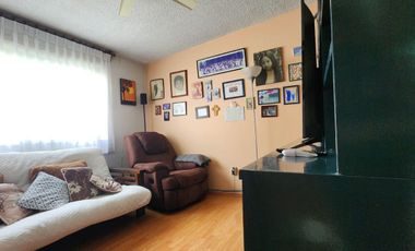 Casa en Venta en Las Aguilas con Jardín Privado