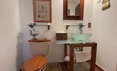 Casa en Venta en Las Aguilas con Jardín Privado